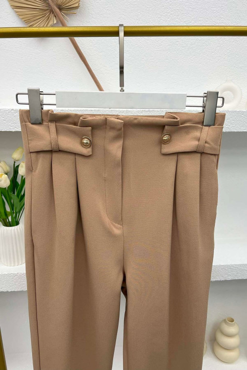 Carrot Waist Pleated Trousers Camel