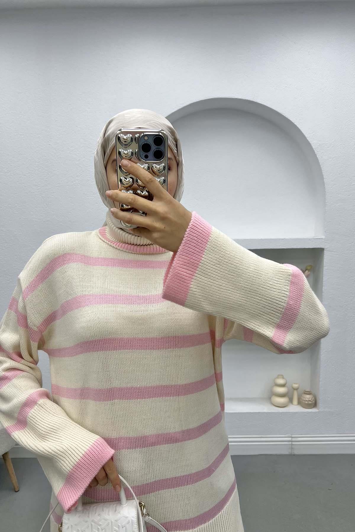 Turtleneck Striped Sweater Cream