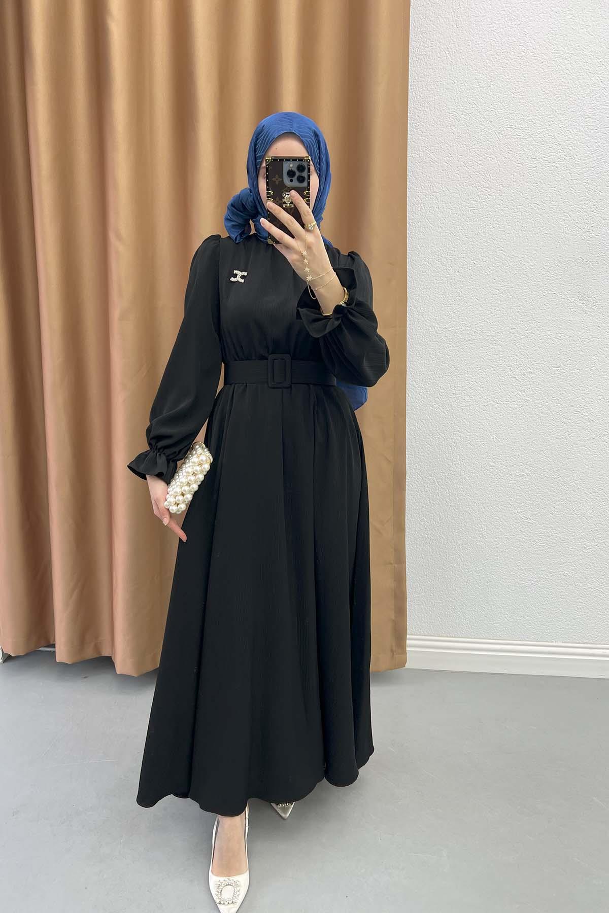 Brooch Pleated Dress Black