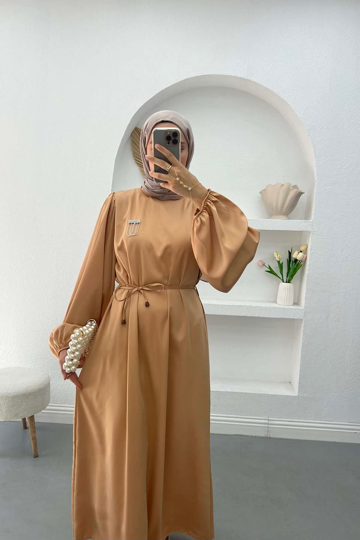 Brooch Satin Dress LATTE