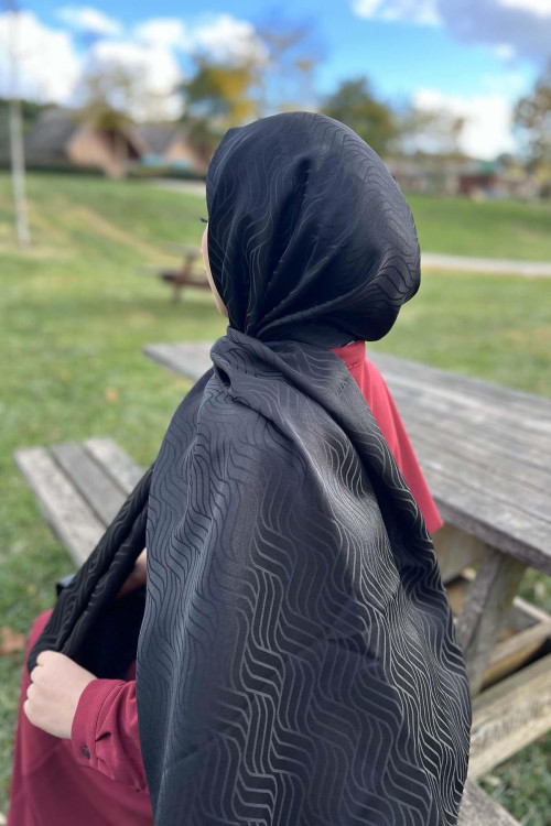 Wave Patterned Shawl Black