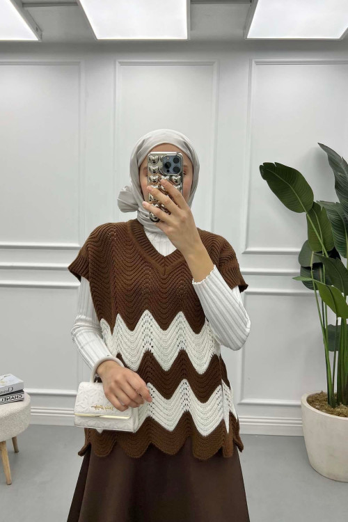 Wave Patterned Knitted Sweater Brown