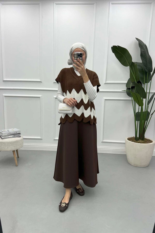 Wave Patterned Knitted Sweater Brown