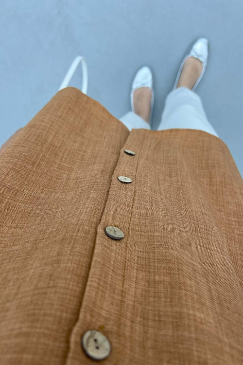 Shirt with Gathered Sleeves and Necklace Brown