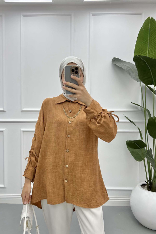 Shirt with Gathered Sleeves and Necklace Brown