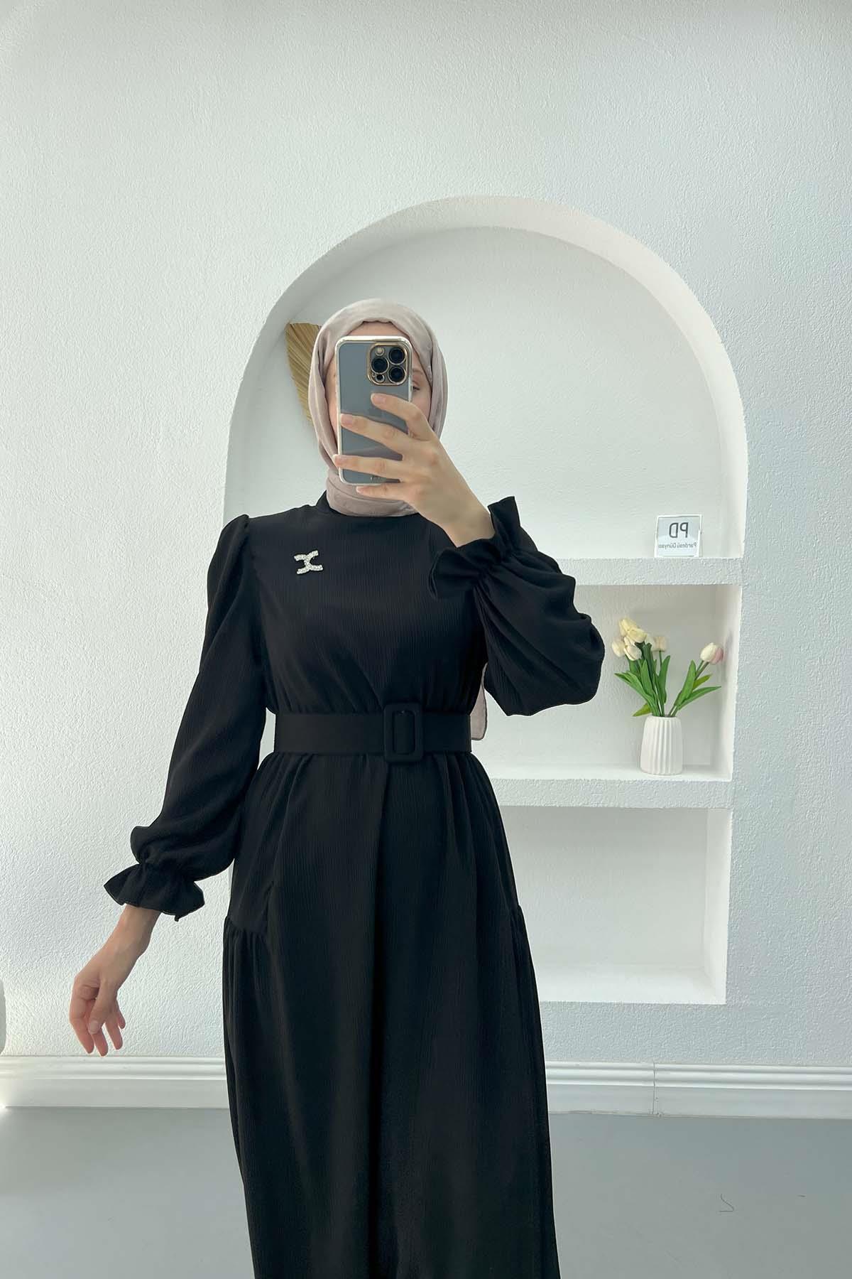 Pleated Detailed Brooch Dress Black