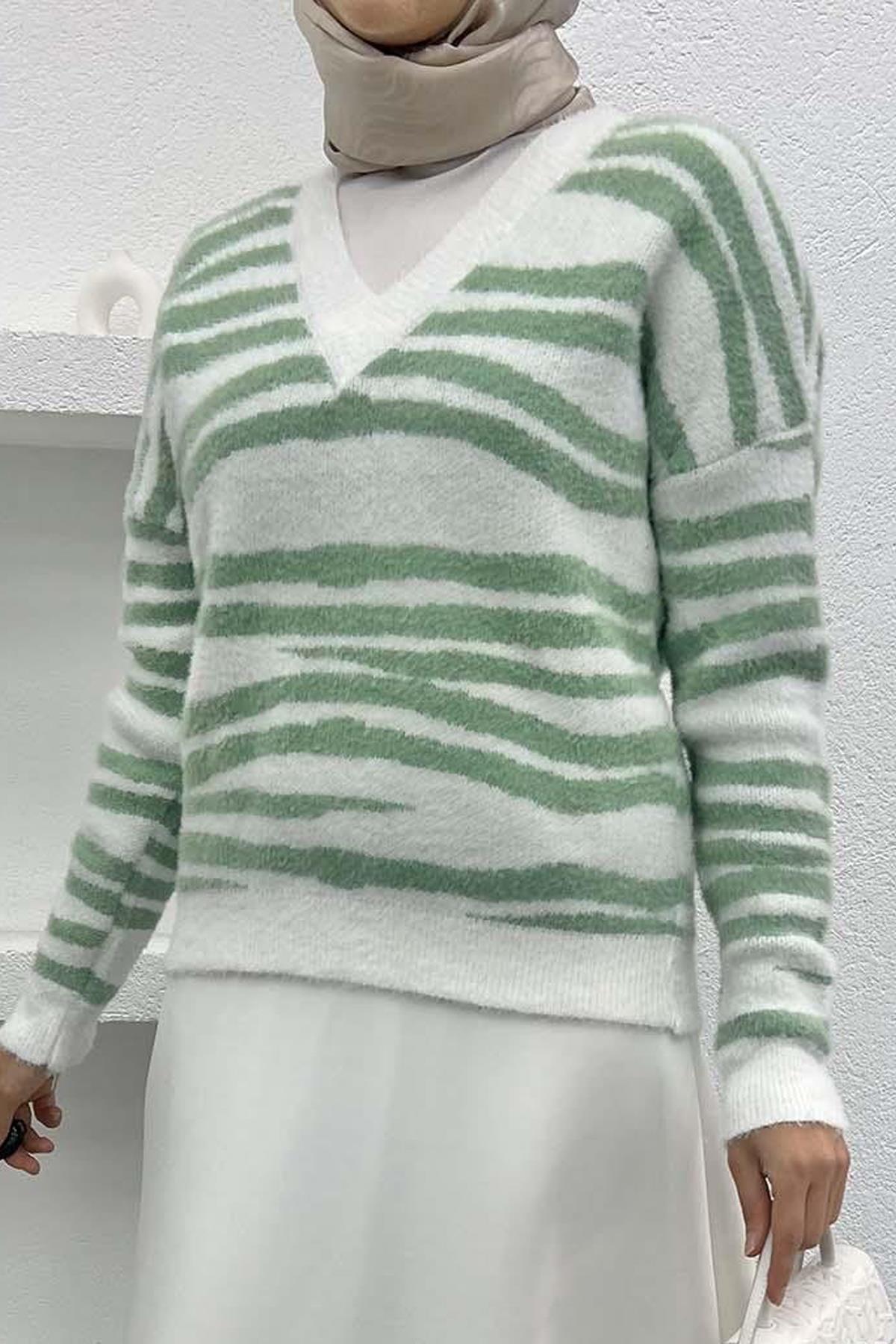 Bearded V Neck Striped Sweater Green