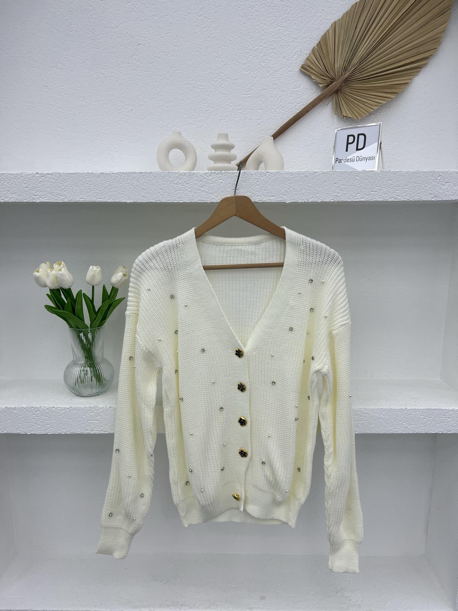 Knitwear Stone Buttoned Cardigan White