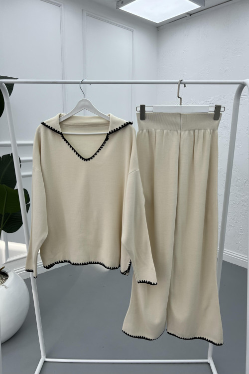 V-Neck Knitwear Suit Cream