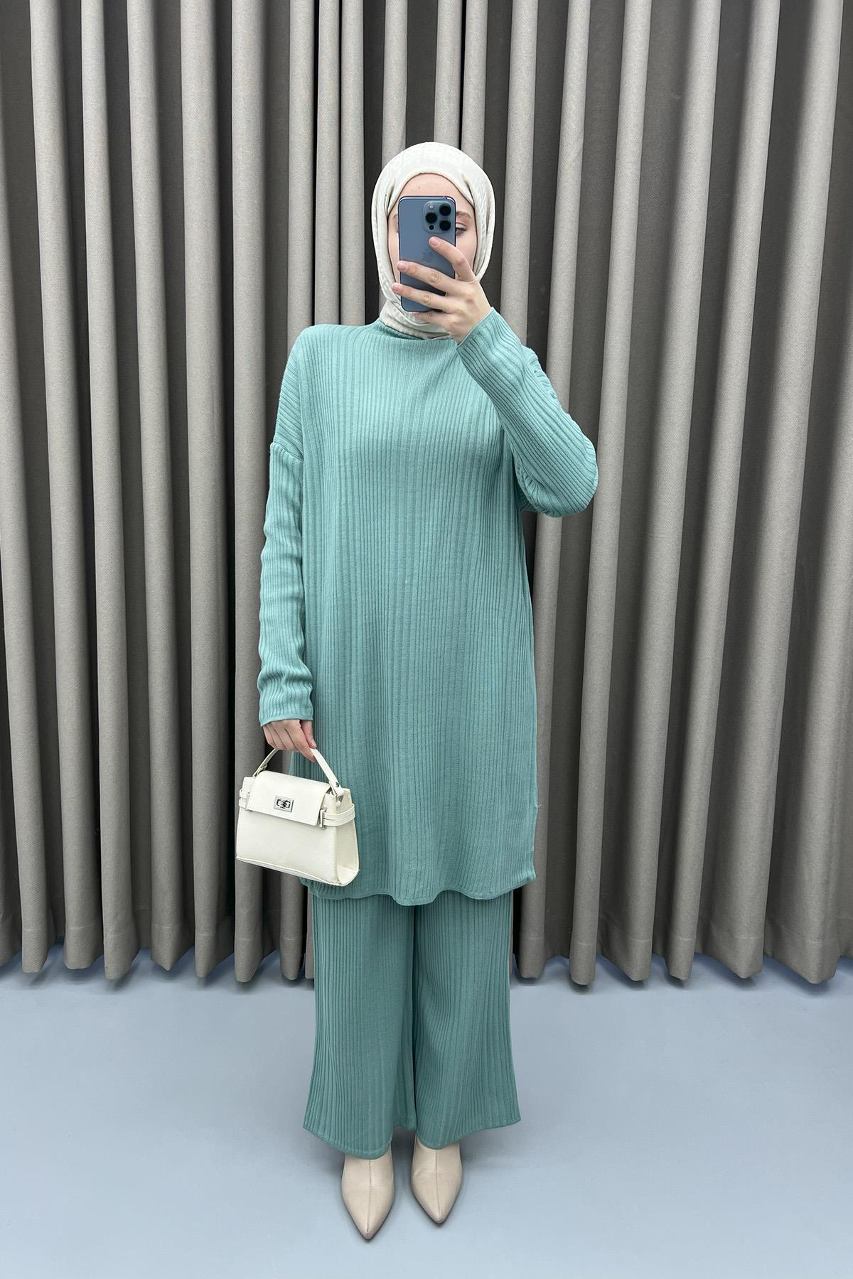 Half Turtleneck Knitwear Suit with Trousers Aqua Green