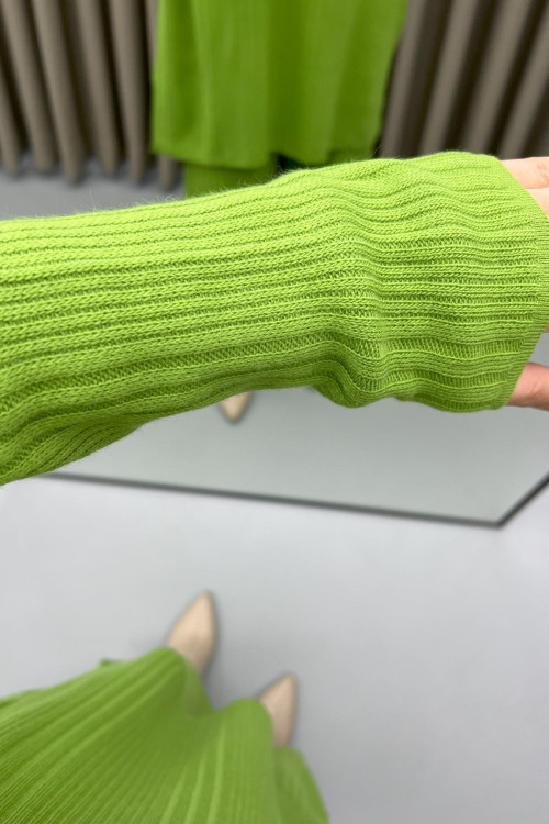 Half Turtleneck Knitwear Suit with Trousers Green