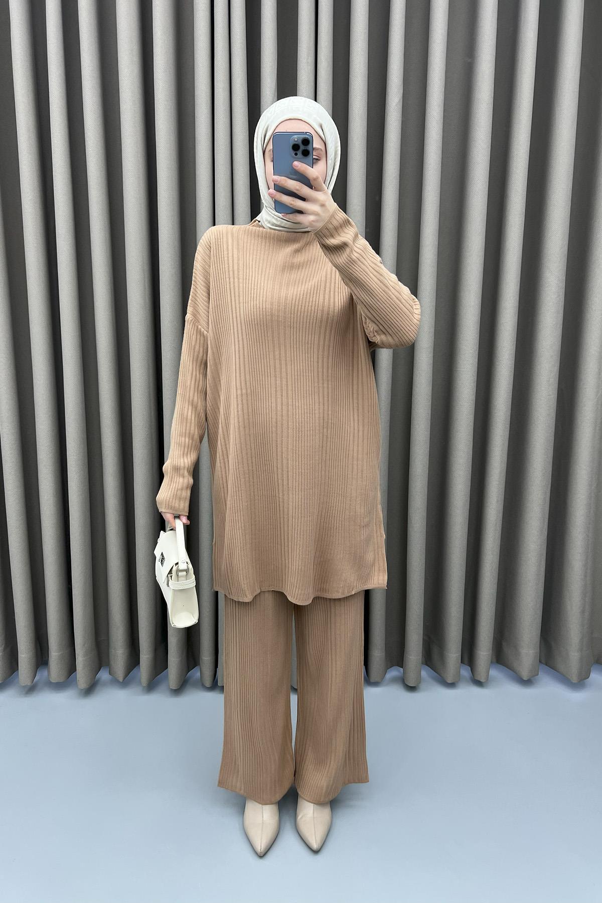 Half Turtleneck Knitwear Suit with Trousers Milky Coffee