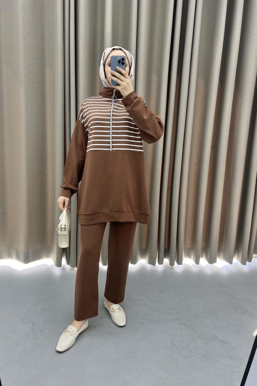 Half Zipper Striped Suit Brown