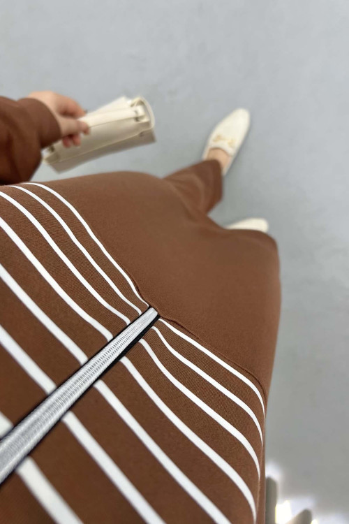 Half Zipper Striped Suit Brown